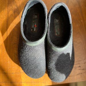 grey with dk green halflinger (very sim to birk bostons) 38 fits us 8